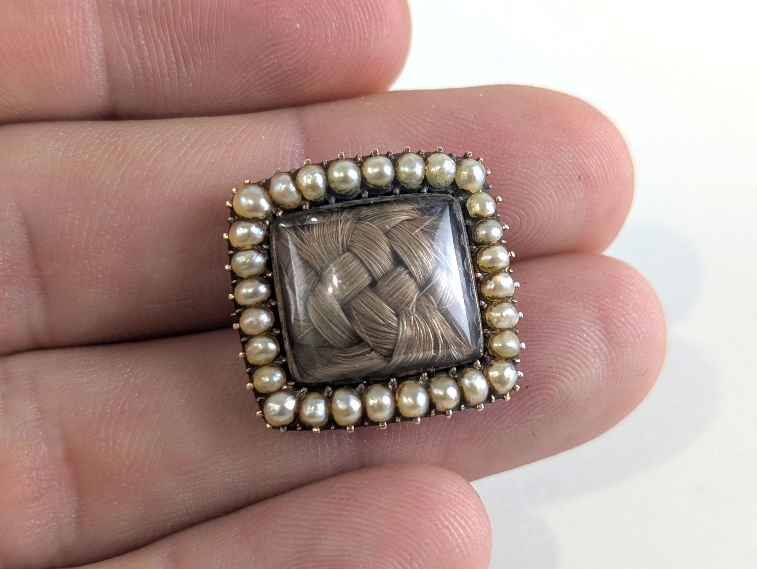 Antique Georgian 9ct Gold Mourning Brooch with Seed Pearls and Hair Lock - Image 3