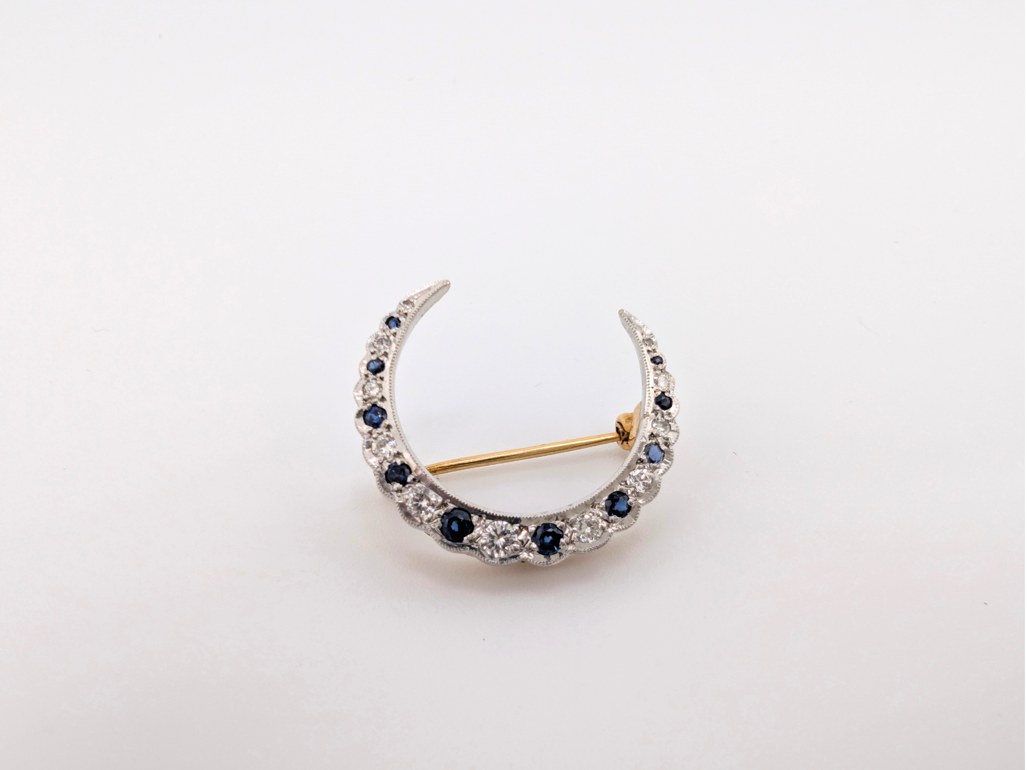 Vintage 18ct Gold Sapphire & Diamond Crescent Moon Brooch - Hallmarked 750 - Image 3