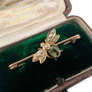 Edwardian Antique 15ct Gold Peridot & Pearl Bug Bar Brooch