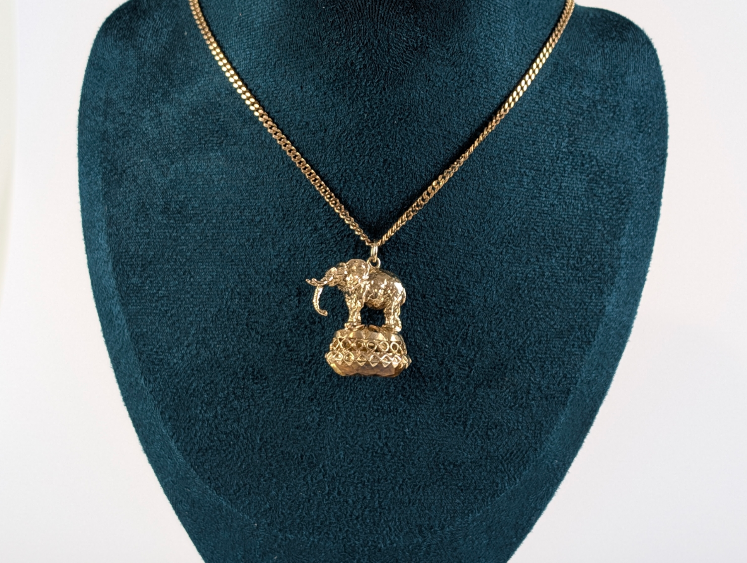 Heavy Solid 9ct Gold Elephant Fob Pendant with Large Golden Topaz - Image 2