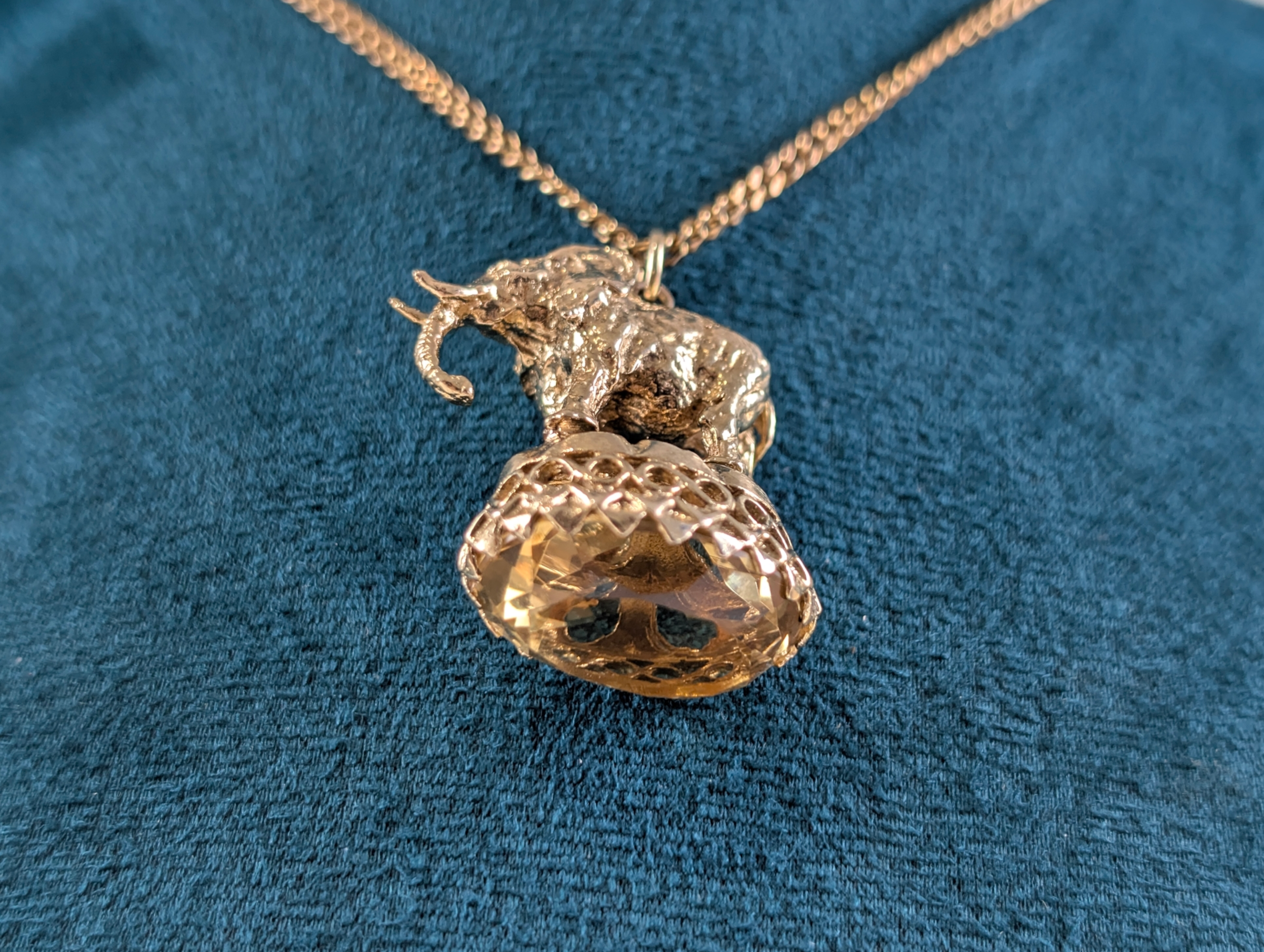 Heavy Solid 9ct Gold Elephant Fob Pendant with Large Golden Topaz - Image 7