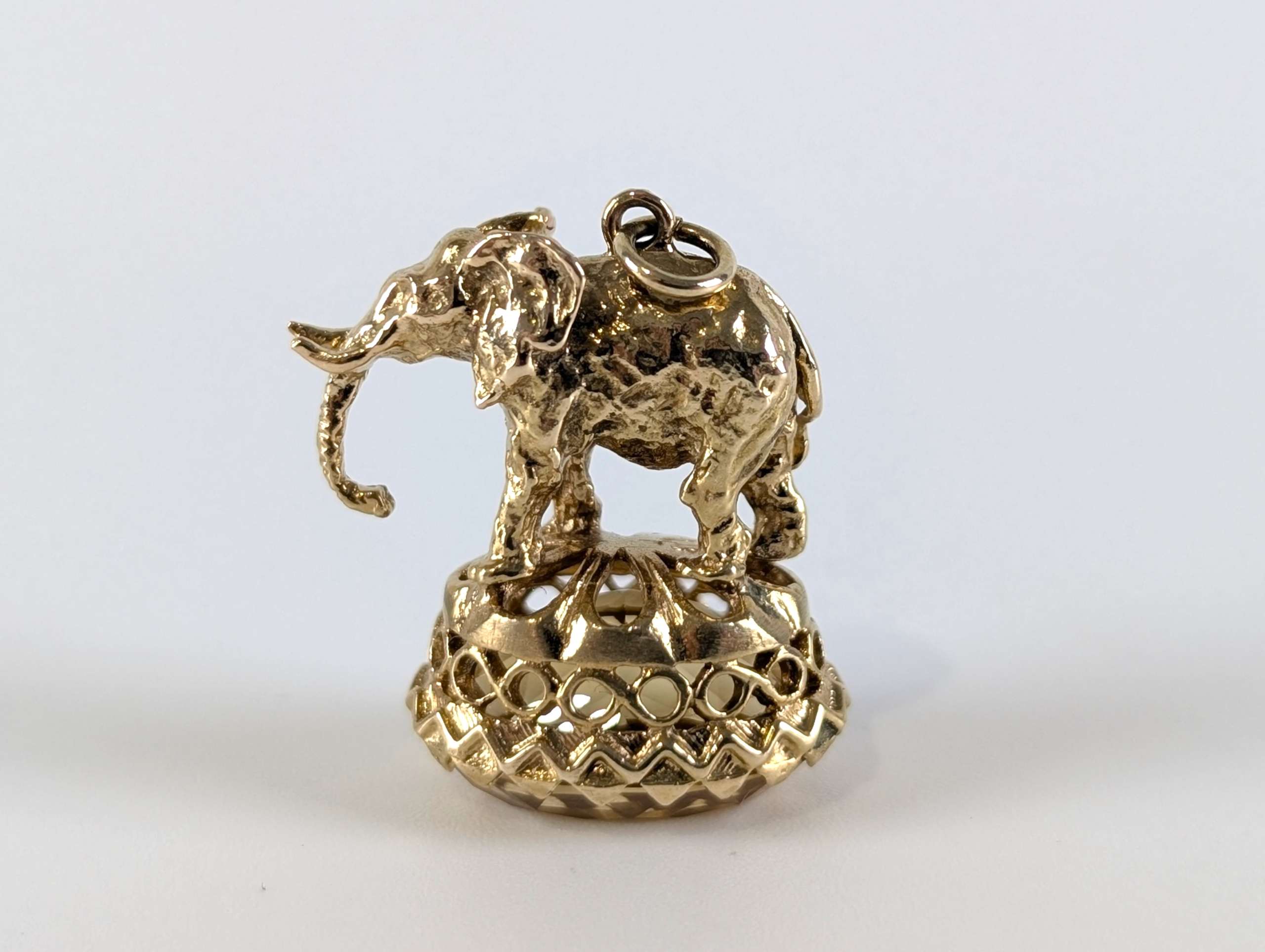 Heavy Solid 9ct Gold Elephant Fob Pendant with Large Golden Topaz - Image 3