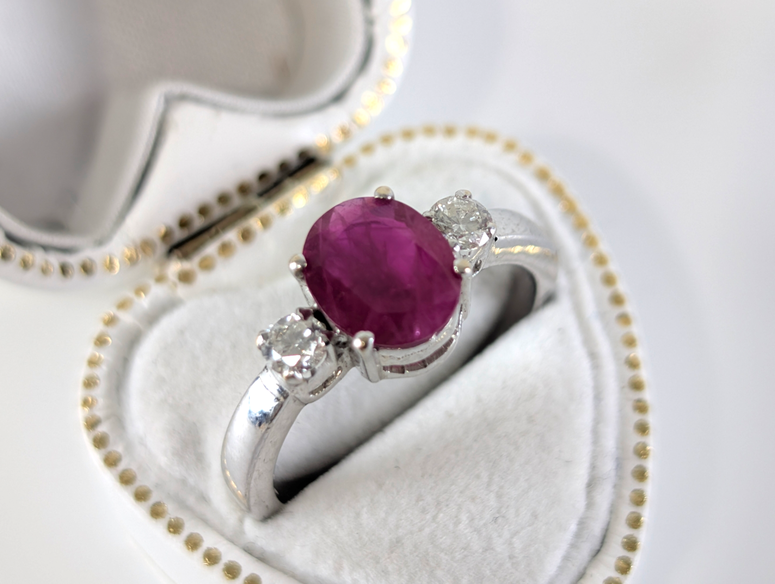 18ct White Gold Ruby & Diamond Trilogy Ring with Oval Ruby - Image 2