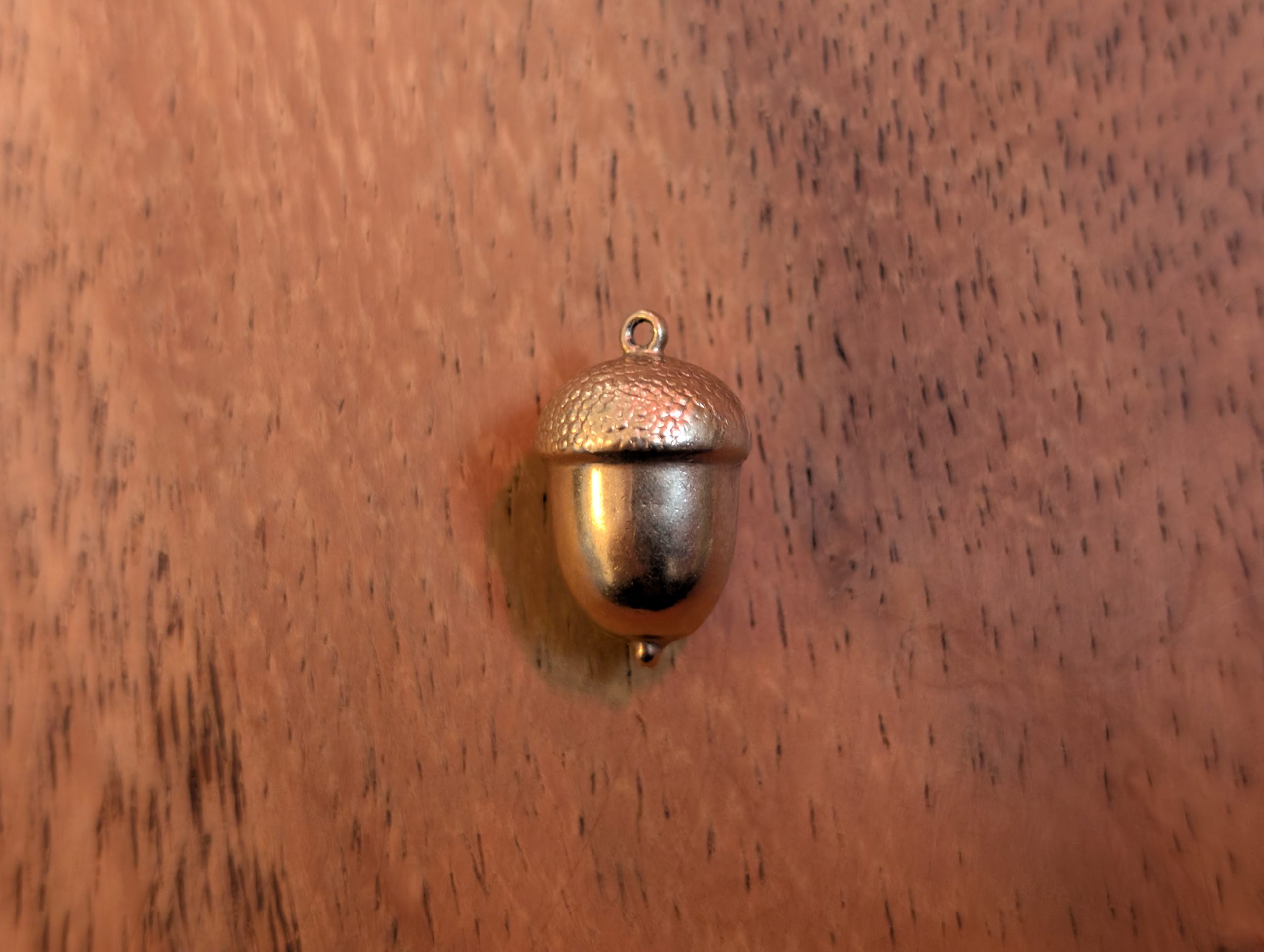 Vintage 9ct Gold Textured Acorn Charm - English Hallmarks - Image 3