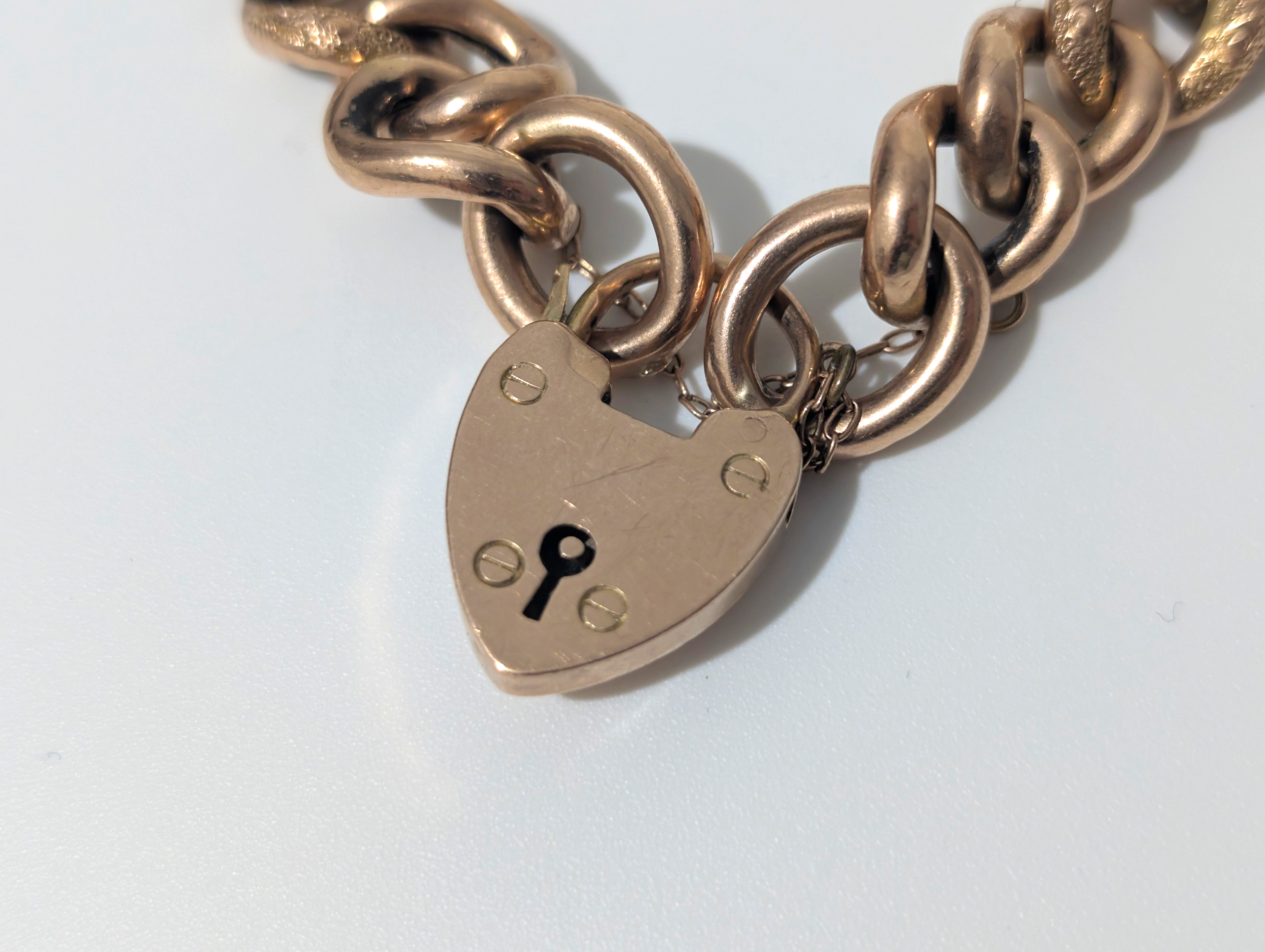 Antique Victorian / Edwardian 9ct Rose Gold Curb Link Bracelet with Heart Padlock – 25.06g - Image 7