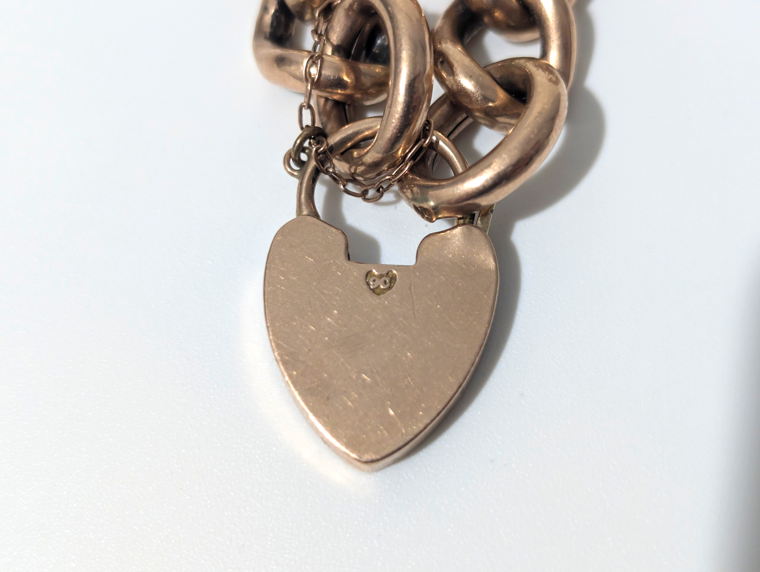 Antique Victorian / Edwardian 9ct Rose Gold Curb Link Bracelet with Heart Padlock – 25.06g - Image 8