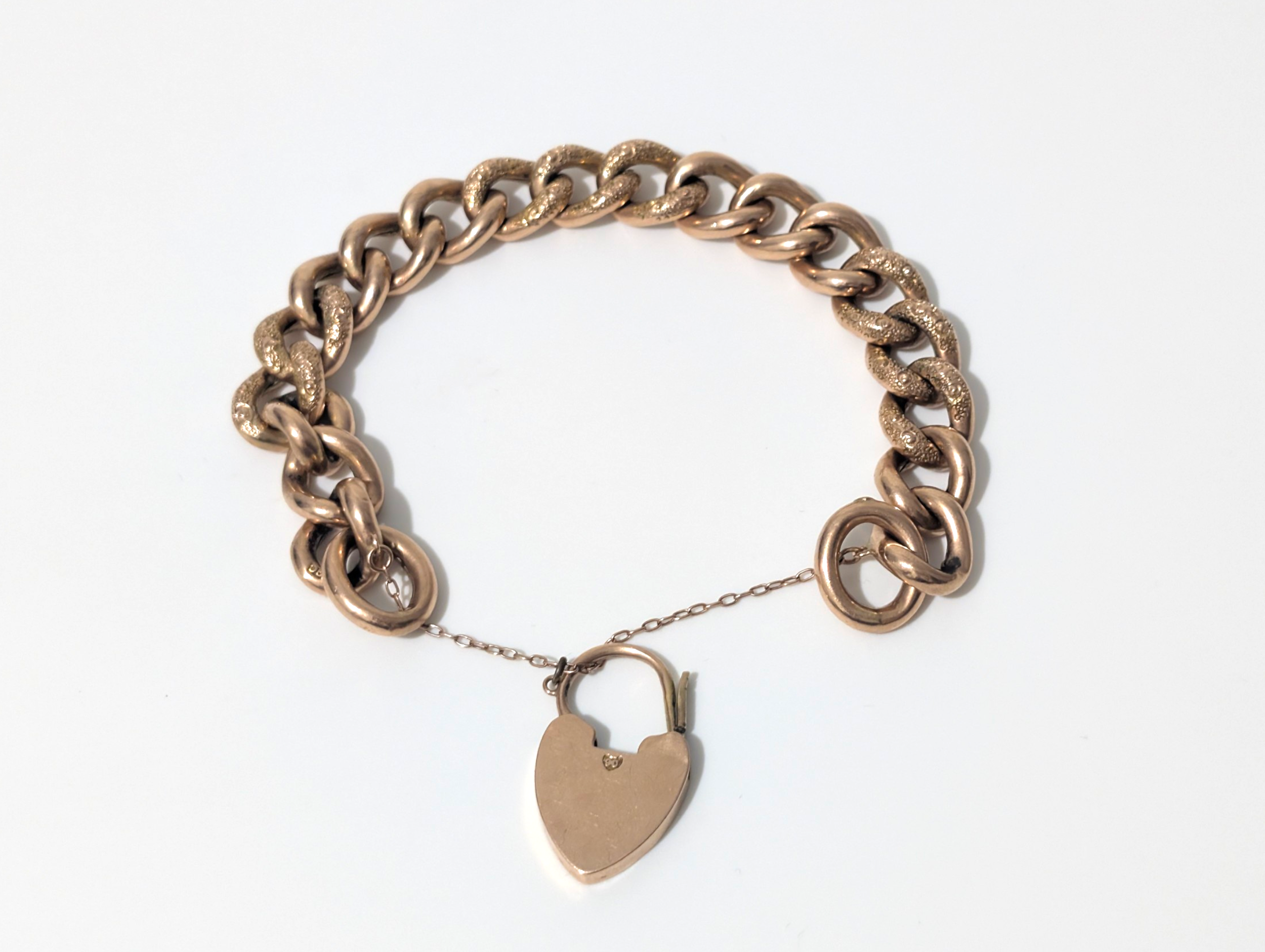 Antique Victorian / Edwardian 9ct Rose Gold Curb Link Bracelet with Heart Padlock – 25.06g - Image 3