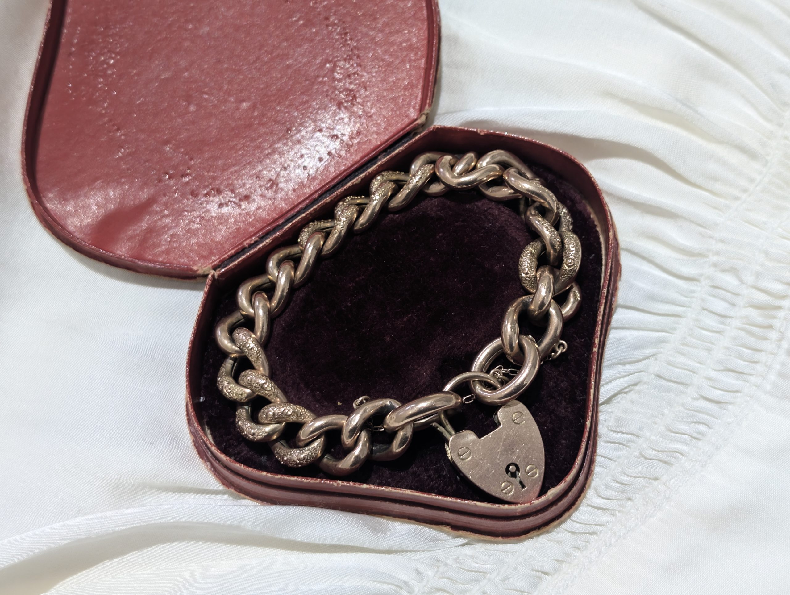 Antique Victorian / Edwardian 9ct Rose Gold Curb Link Bracelet with Heart Padlock – 25.06g