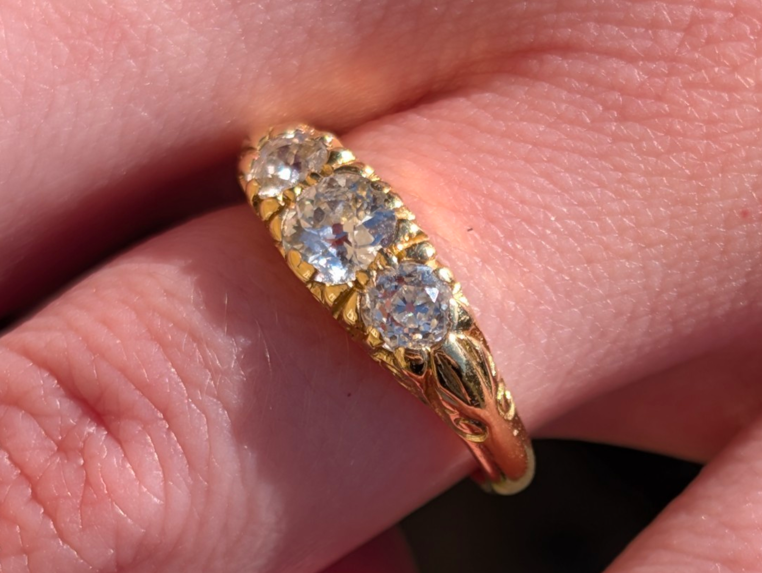 Vintage 18ct Gold Diamond Trilogy Ring – Hallmarked 1975 - Approx 0.80ct - Image 2