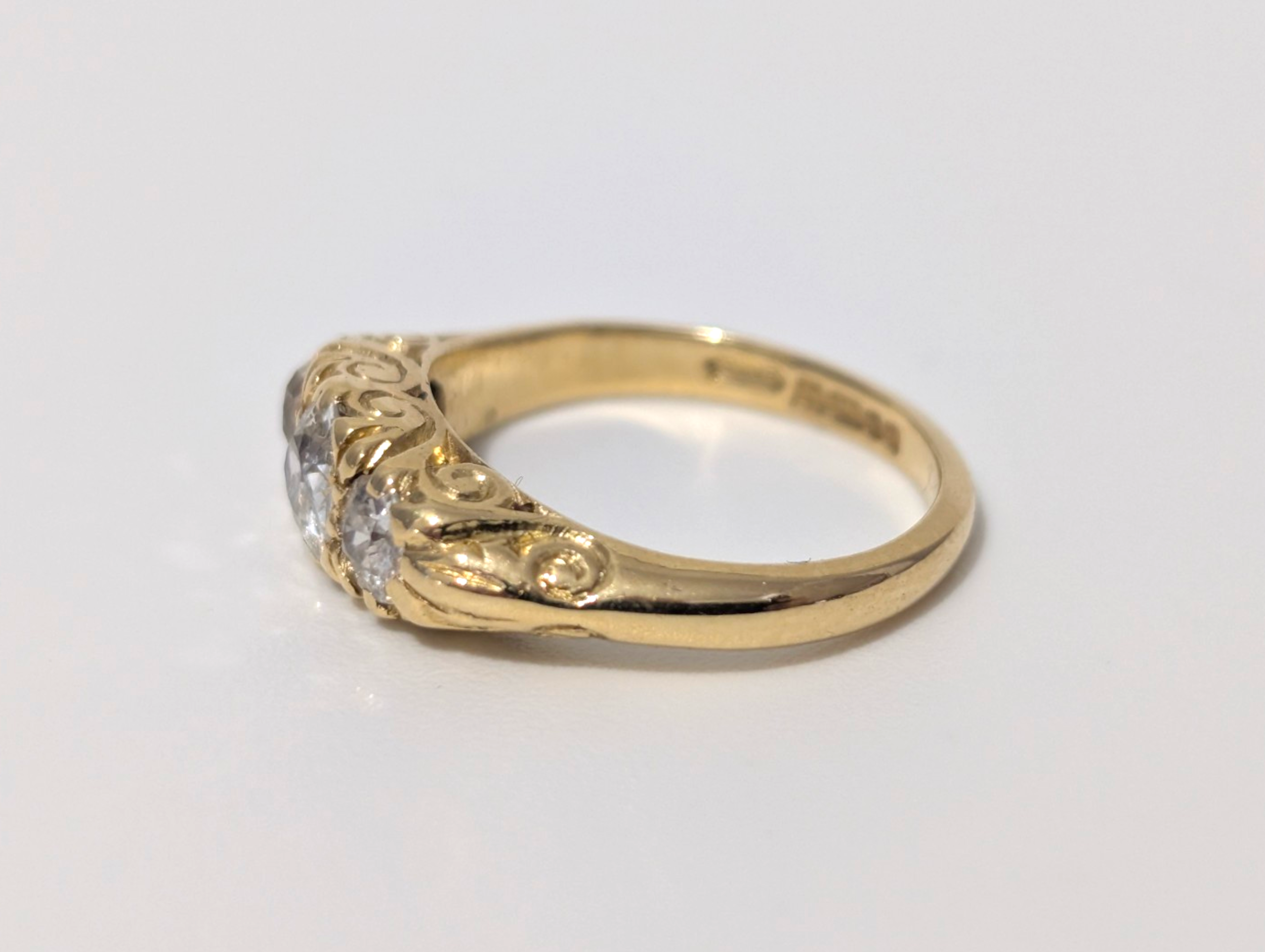 Vintage 18ct Gold Diamond Trilogy Ring – Hallmarked 1975 - Approx 0.80ct - Image 4