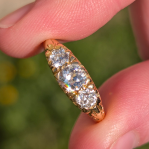 Vintage 18ct Gold Diamond Trilogy Ring – Hallmarked 1975 - Approx 0.80ct