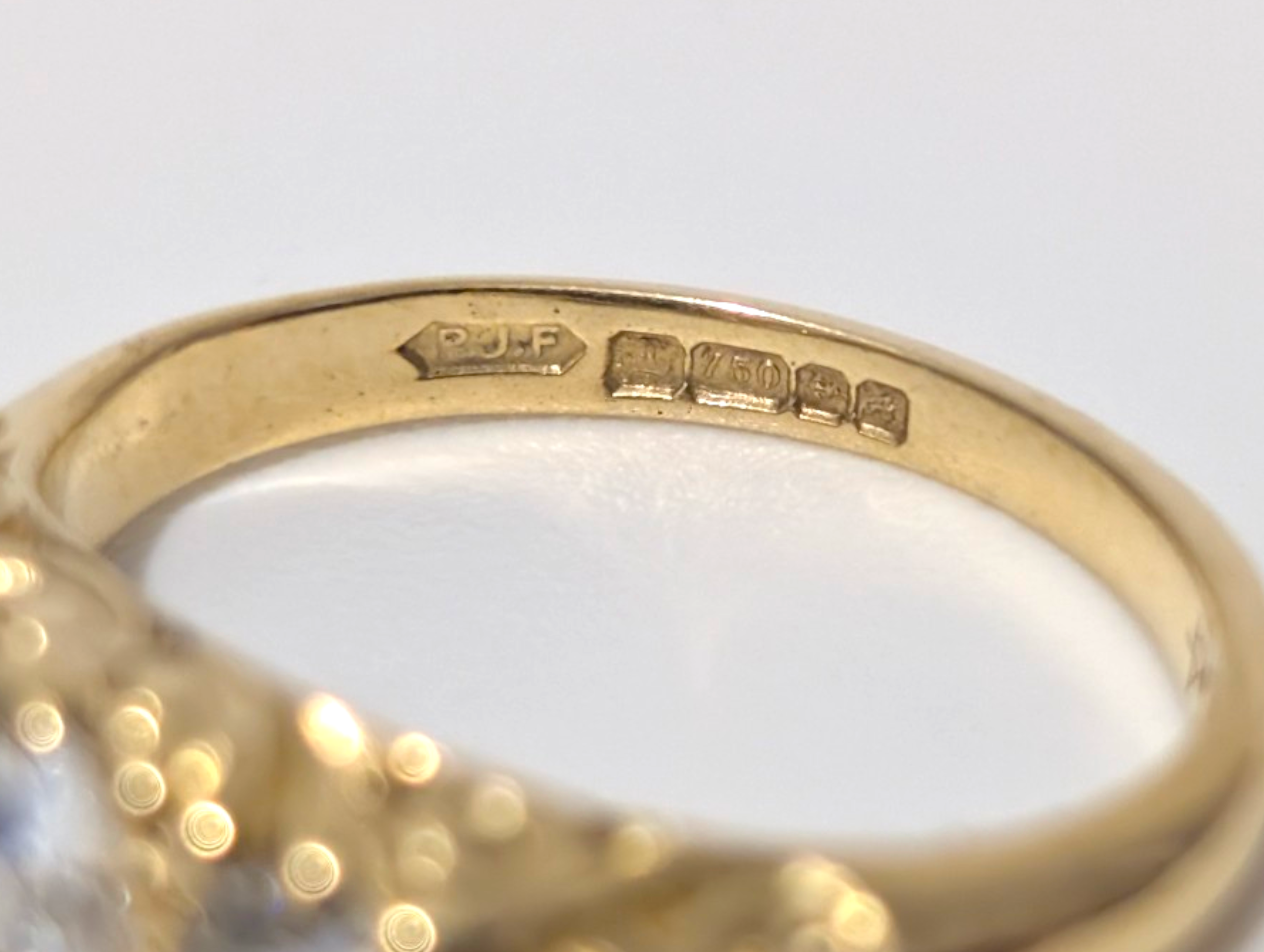 Vintage 18ct Gold Diamond Trilogy Ring – Hallmarked 1975 - Approx 0.80ct - Image 7