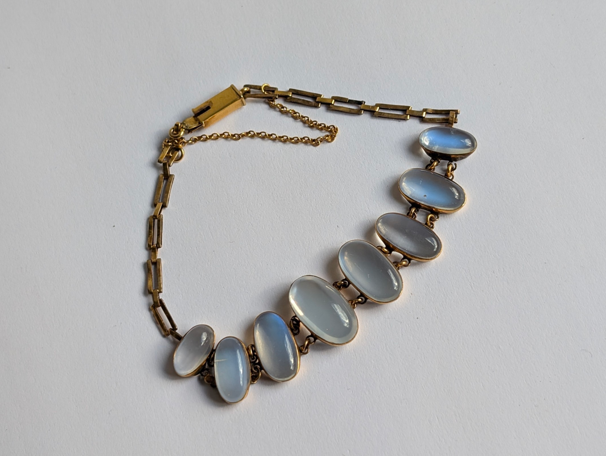Edwardian 18ct Gold Moonstone Bracelet – Antique c.1900–1915
