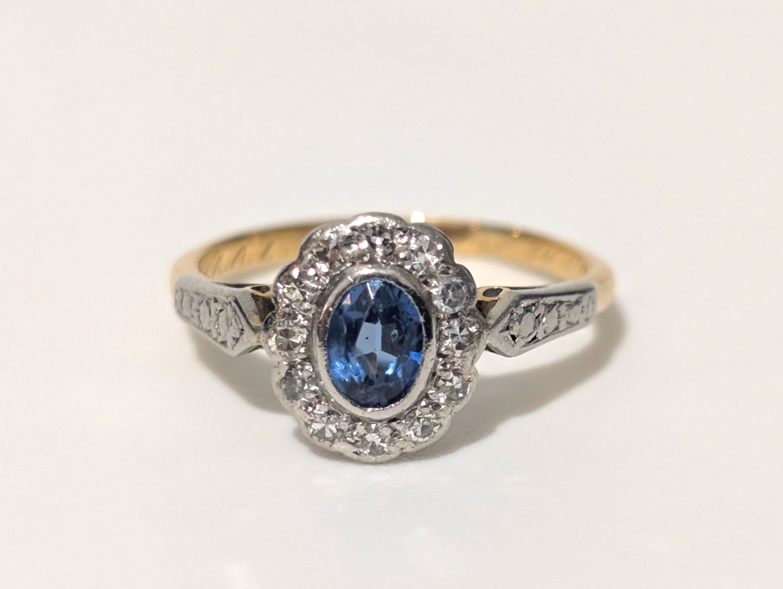 Edwardian / Early Art Deco 18ct Gold Sapphire & Diamond Cluster Ring