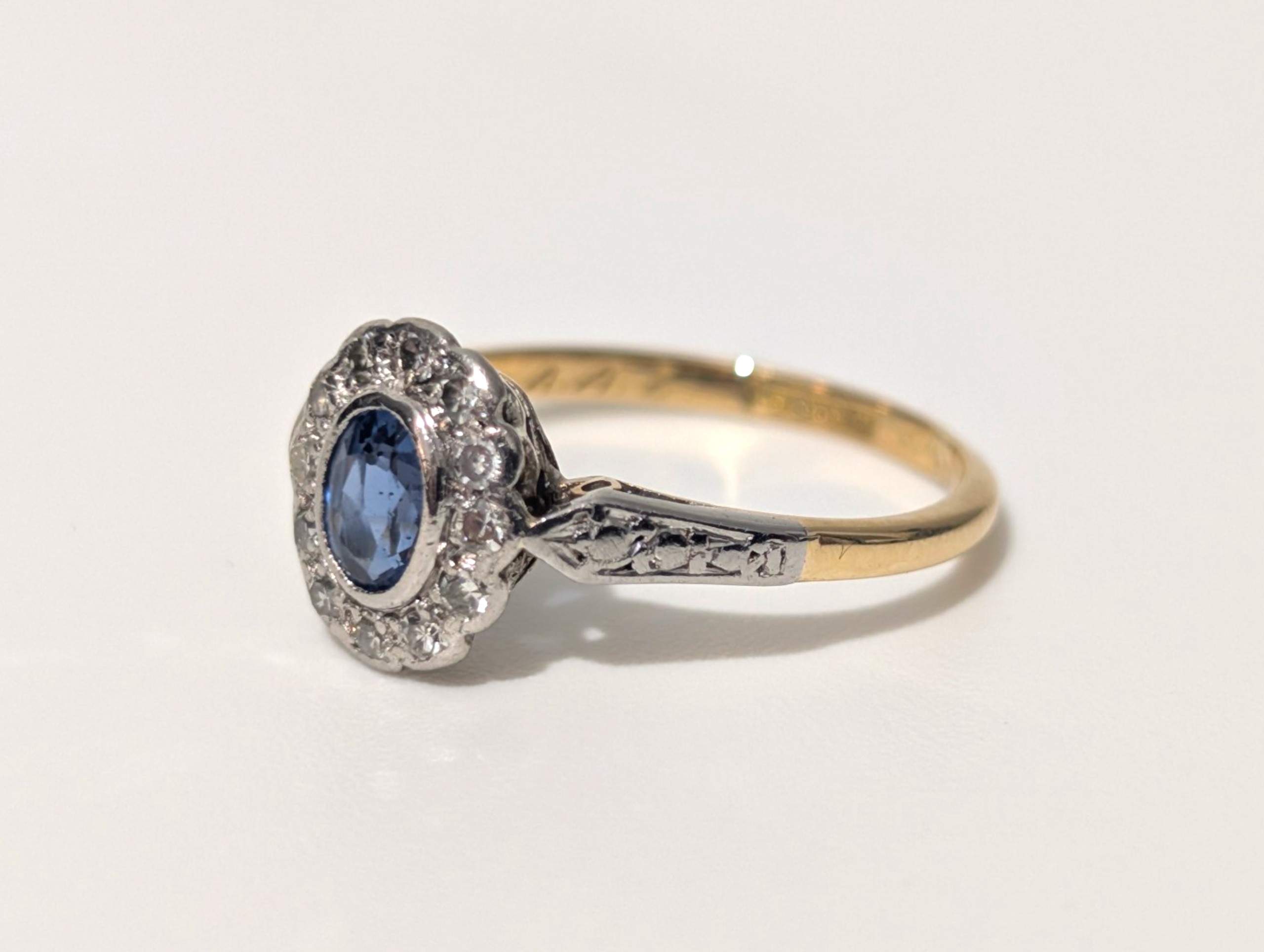 Edwardian / Early Art Deco 18ct Gold Sapphire & Diamond Cluster Ring - Image 2