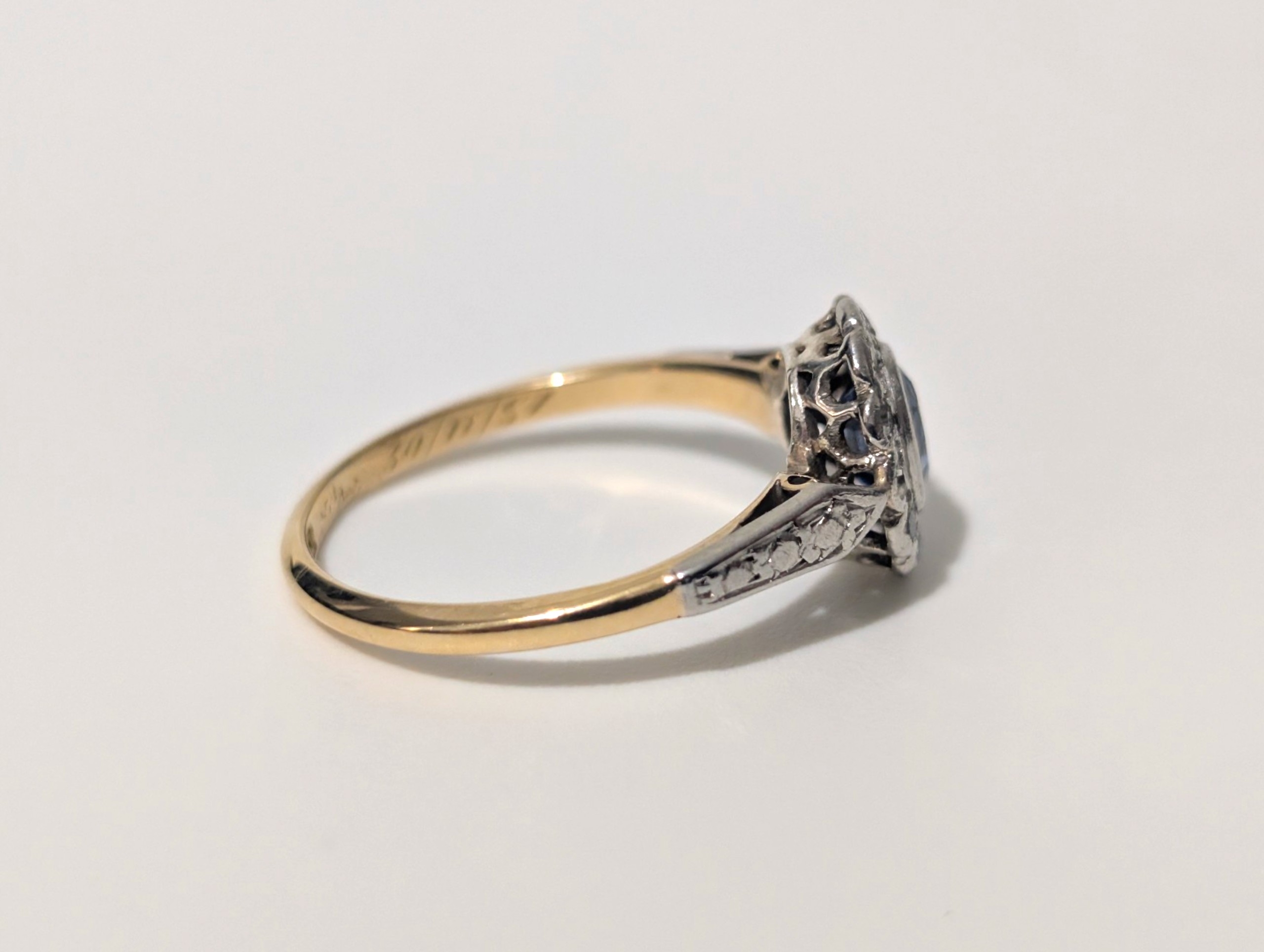 Edwardian / Early Art Deco 18ct Gold Sapphire & Diamond Cluster Ring - Image 3