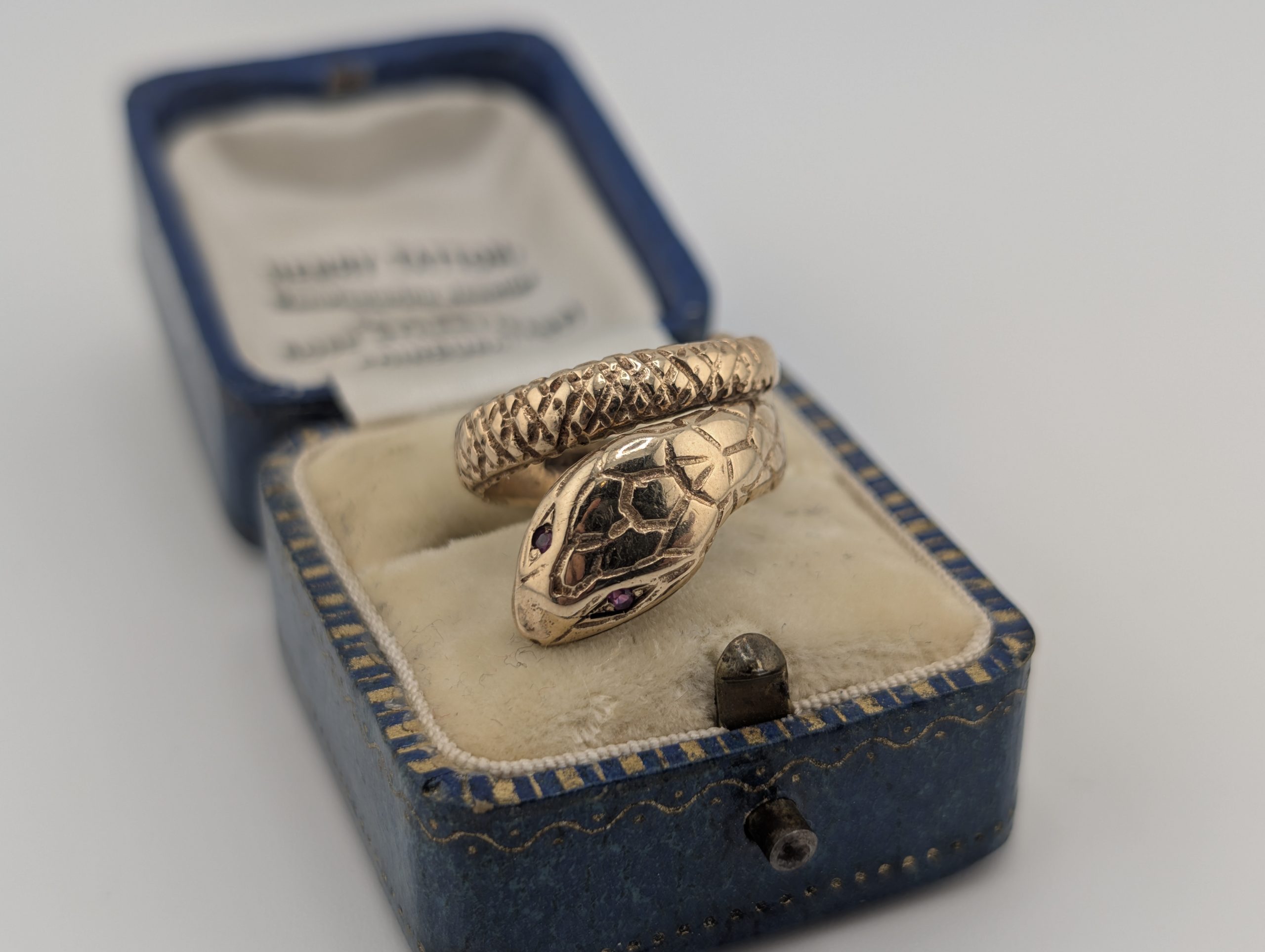Vintage Solid 9ct Gold Ruby-Eyed Textured Snake Ring - Image 2