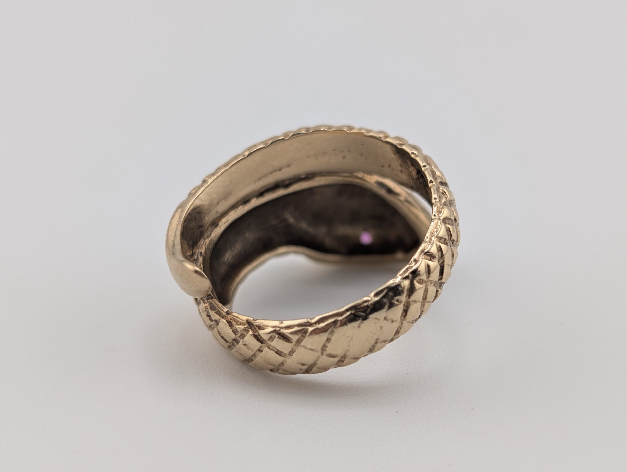 Vintage Solid 9ct Gold Ruby-Eyed Textured Snake Ring - Image 4