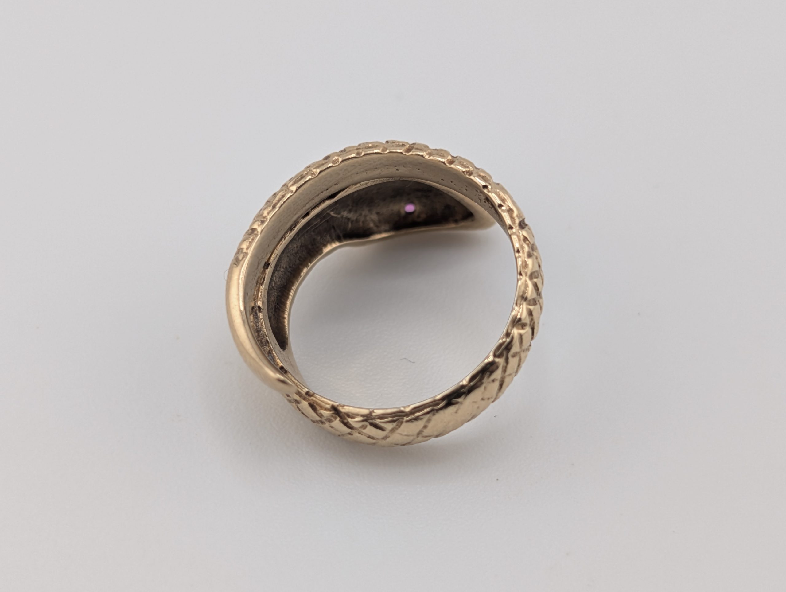 Vintage Solid 9ct Gold Ruby-Eyed Textured Snake Ring - Image 5