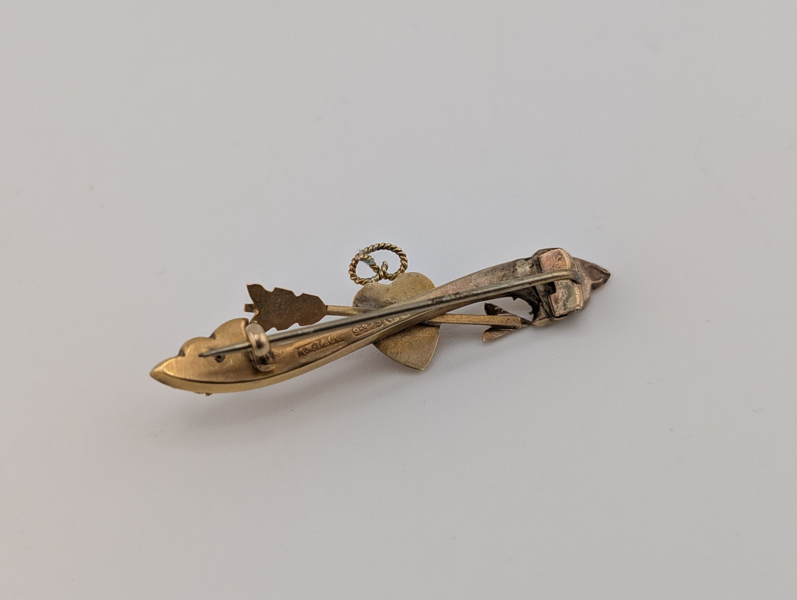 Antique Victorian 9ct Gold Turquoise & Seed Pearl Arrow Through Heart Brooch – Birmingham 1898 - Image 4