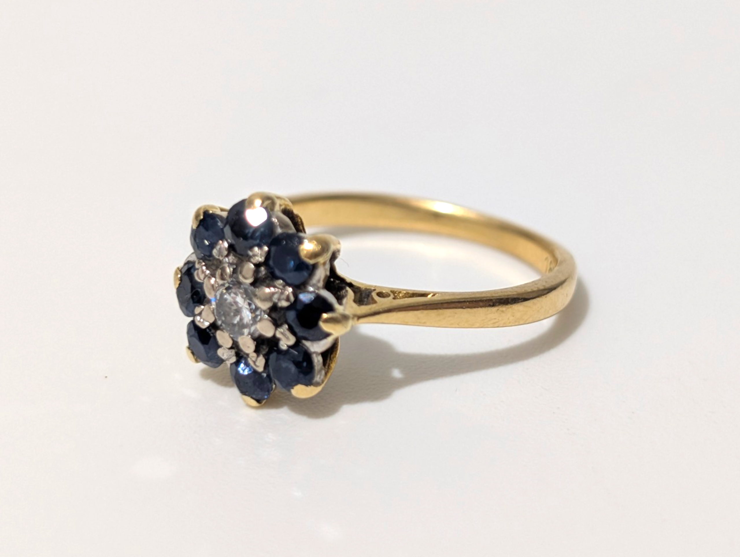 Antique Edwardian / Art Deco 18ct Gold Sapphire & Diamond Cluster Ring - Image 3