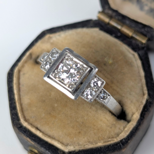 Antique Art Deco 18ct White Gold Diamond Ring