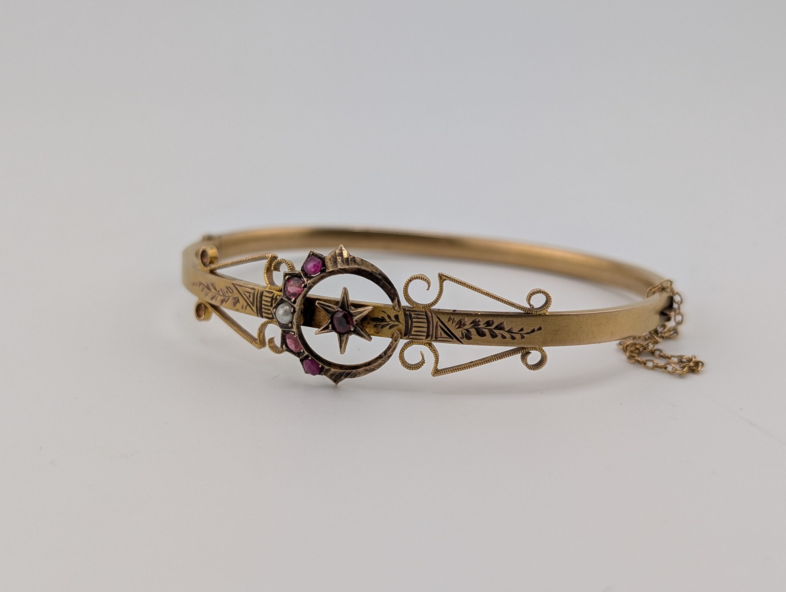 Antique Victorian 9ct Gold Ruby & Seed Pearl Crescent Moon Hinged Bangle - Image 4