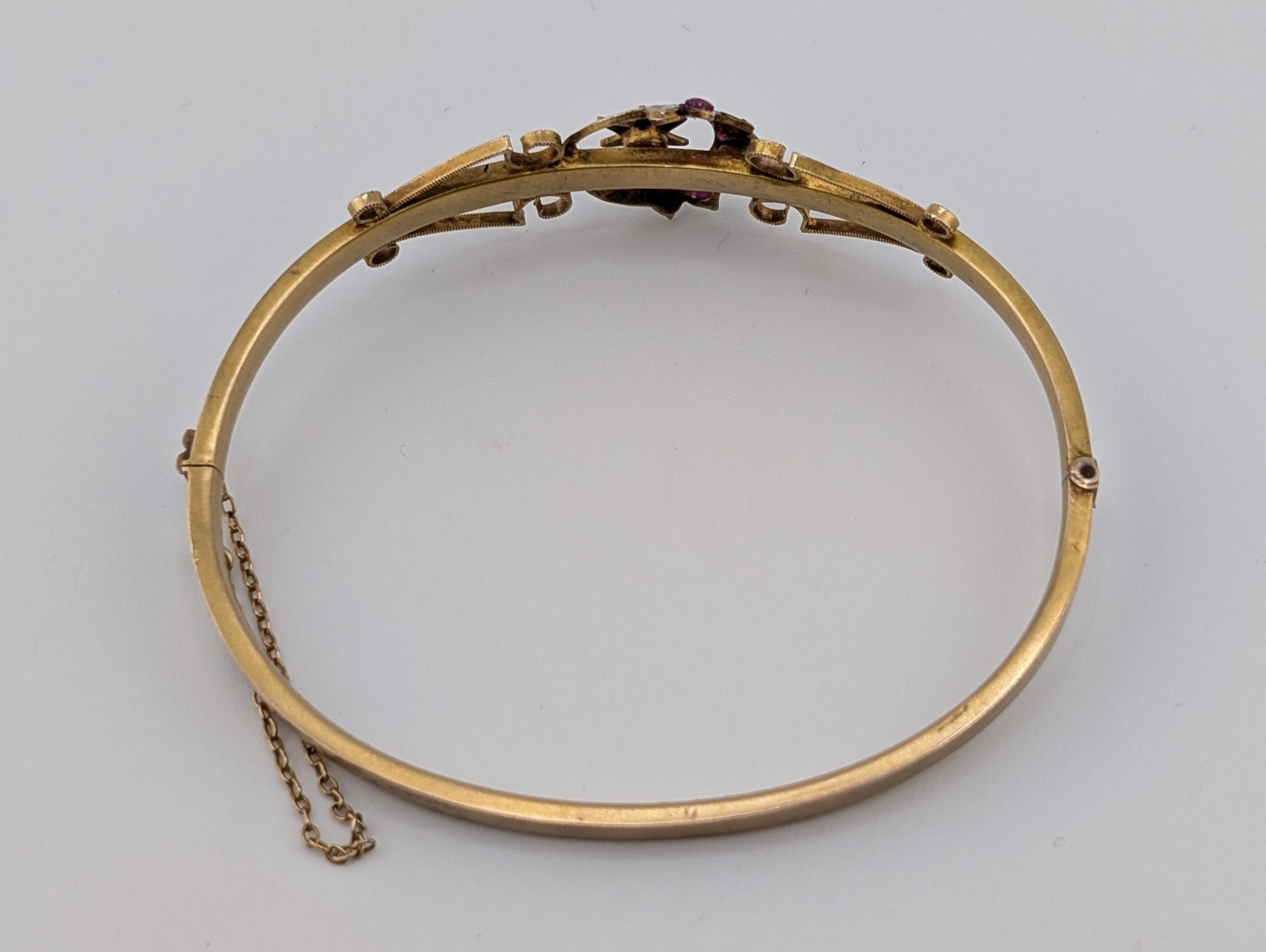 Antique Victorian 9ct Gold Ruby & Seed Pearl Crescent Moon Hinged Bangle - Image 5