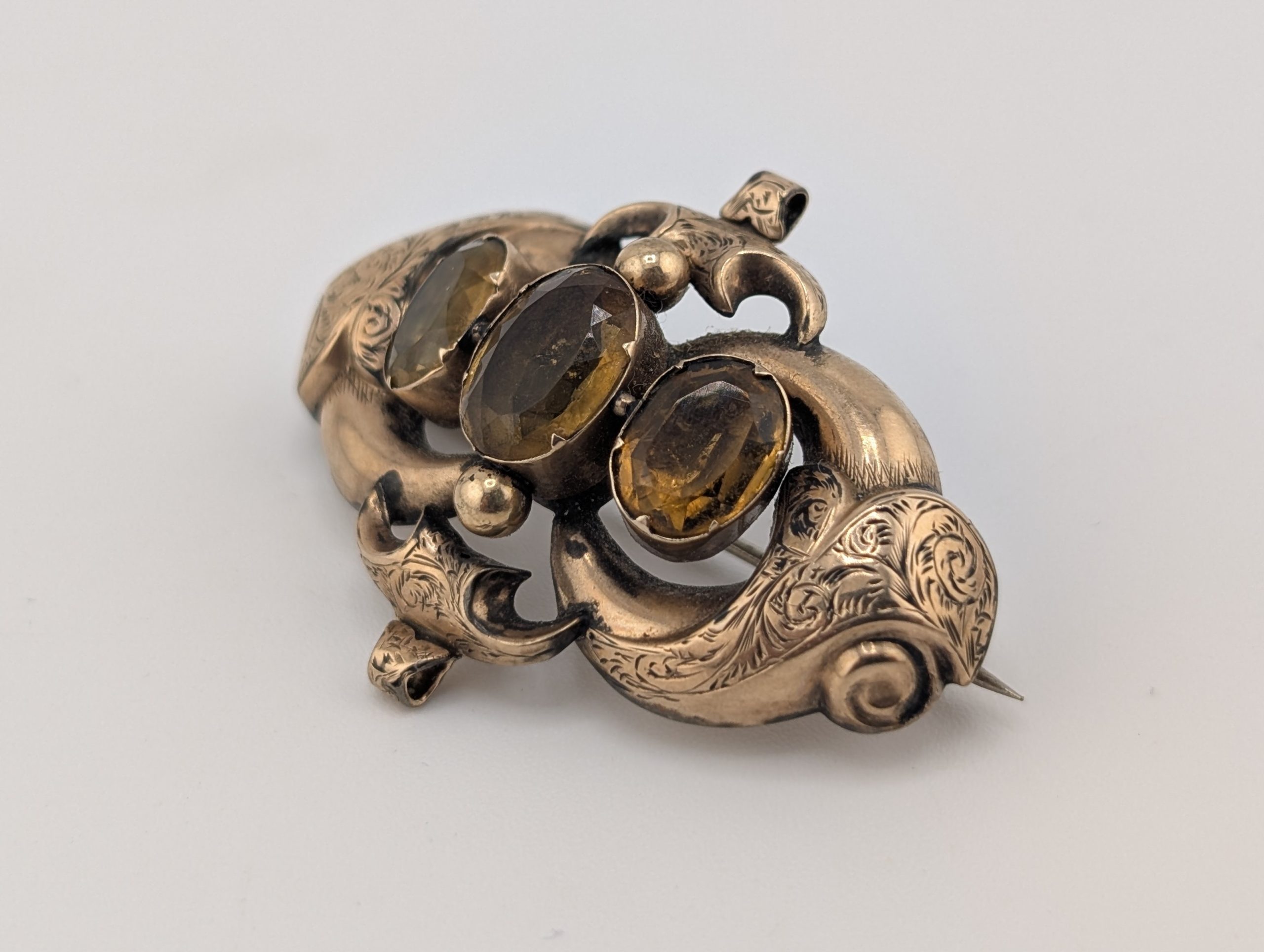Antique Victorian Citrine / Cairngorm Brooch – Engraved Gold Pinchbeck Style Antique Jewelry - Image 3