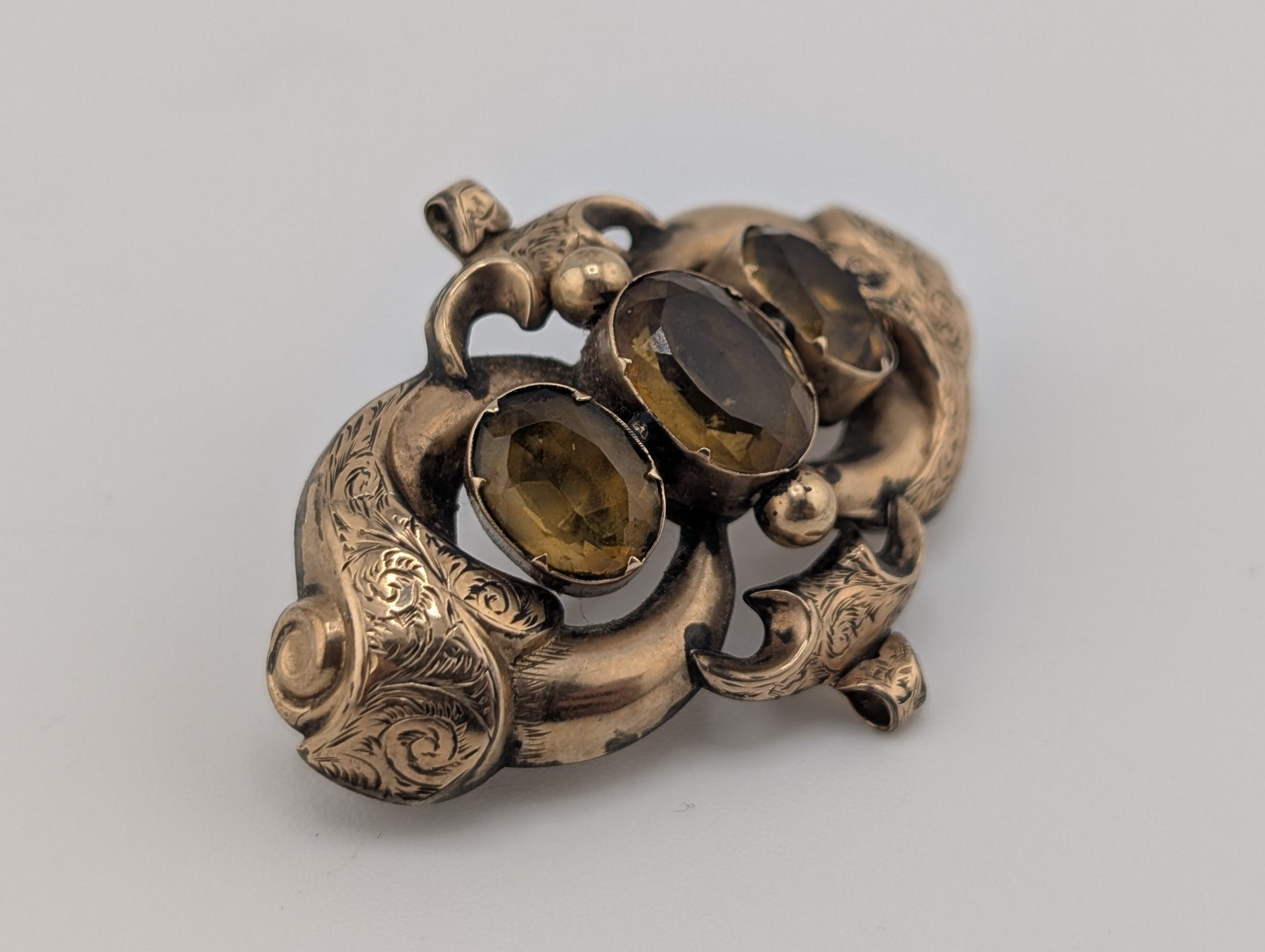 Antique Victorian Citrine / Cairngorm Brooch – Engraved Gold Pinchbeck Style Antique Jewelry - Image 4